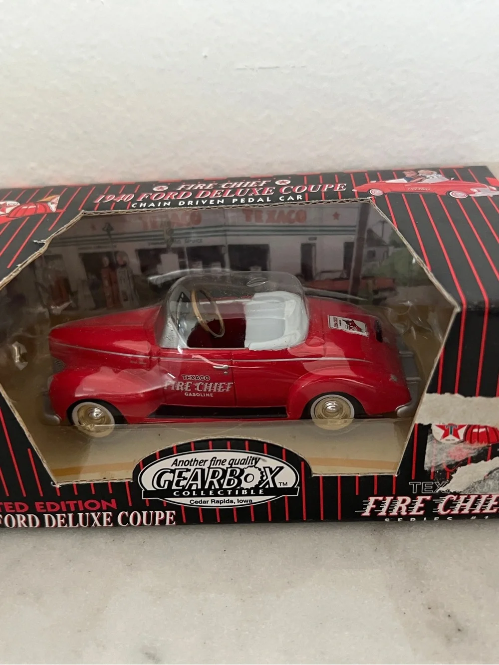 Nostalgic Diecast Car Gearbox Collectibles Limited Edition1940 Ford Deluxe Coupe